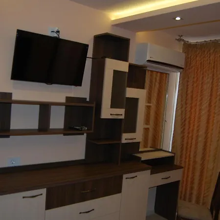 Luxury Neptune Center شقة *